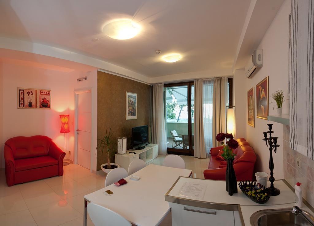 Residence Apartments Anamaria Podstrana Exterior photo