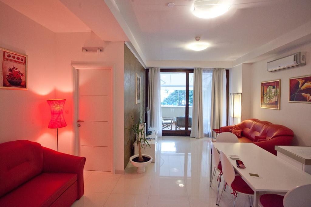 Residence Apartments Anamaria Podstrana Exterior photo